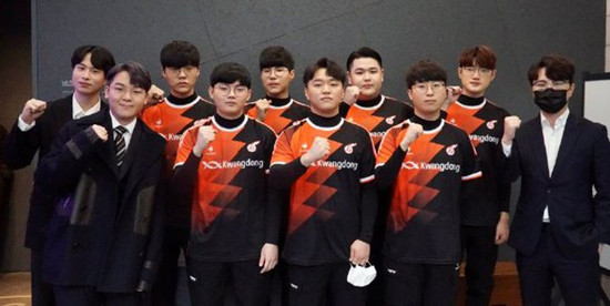 年轻球员刘 年轻球员刘